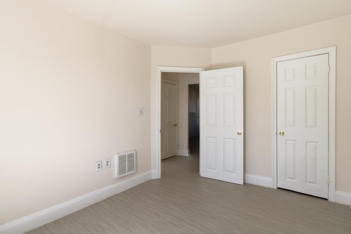 Welcome to this well-maintained home conveniently located in Baltimore – image 16