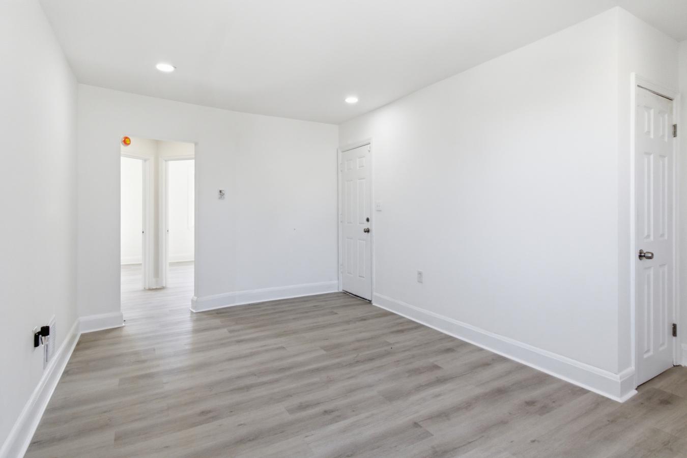 Welcome to this well-maintained home conveniently located in Baltimore – image 18