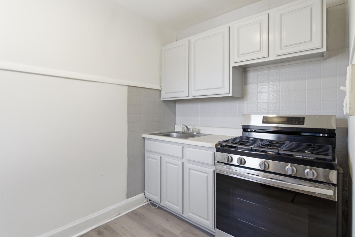 Welcome to this well-maintained home conveniently located in Baltimore – image 8