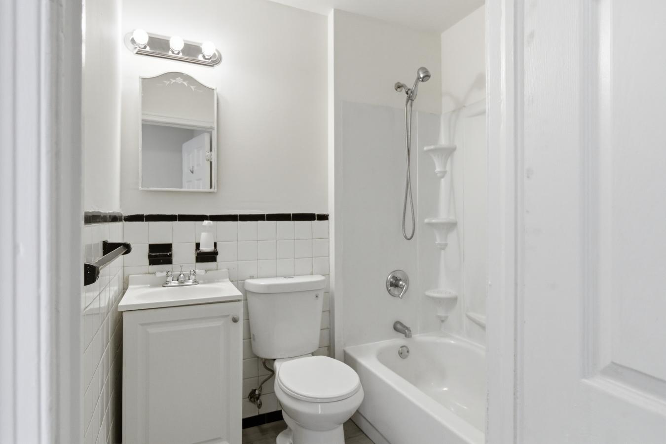 Welcome to this well-maintained home conveniently located in Baltimore – image 11