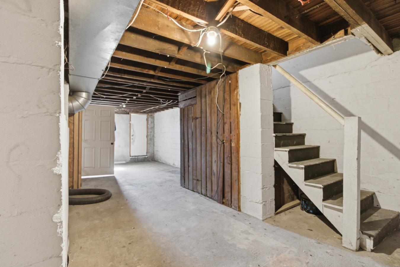 Welcome to this well-maintained home conveniently located in Baltimore – image 20