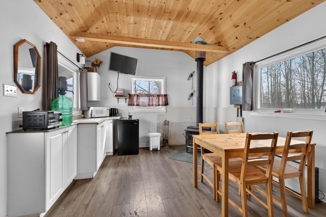 3855 Hideaway Lane, Battersea, Frontenac, K0H 1H0, Canada, 3 Bedrooms Bedrooms, ,2 BathroomsBathrooms,Residential,For Sale,3855 Hideaway Lane,X13511150