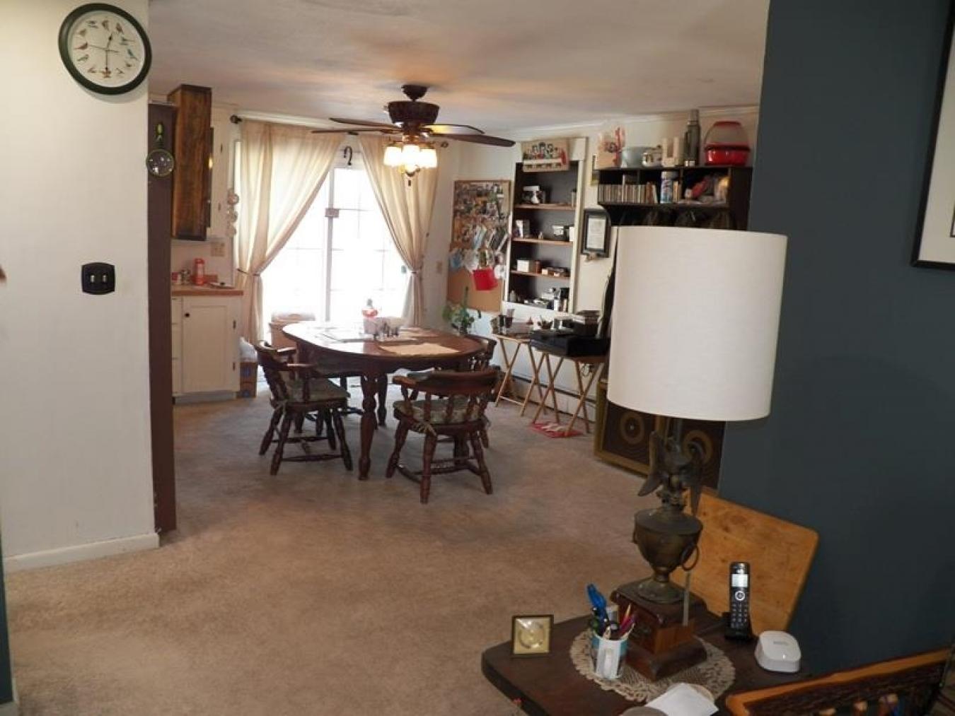 Beautiful ranch a stones throw from the Hillsborough School. Nice walk – image 14