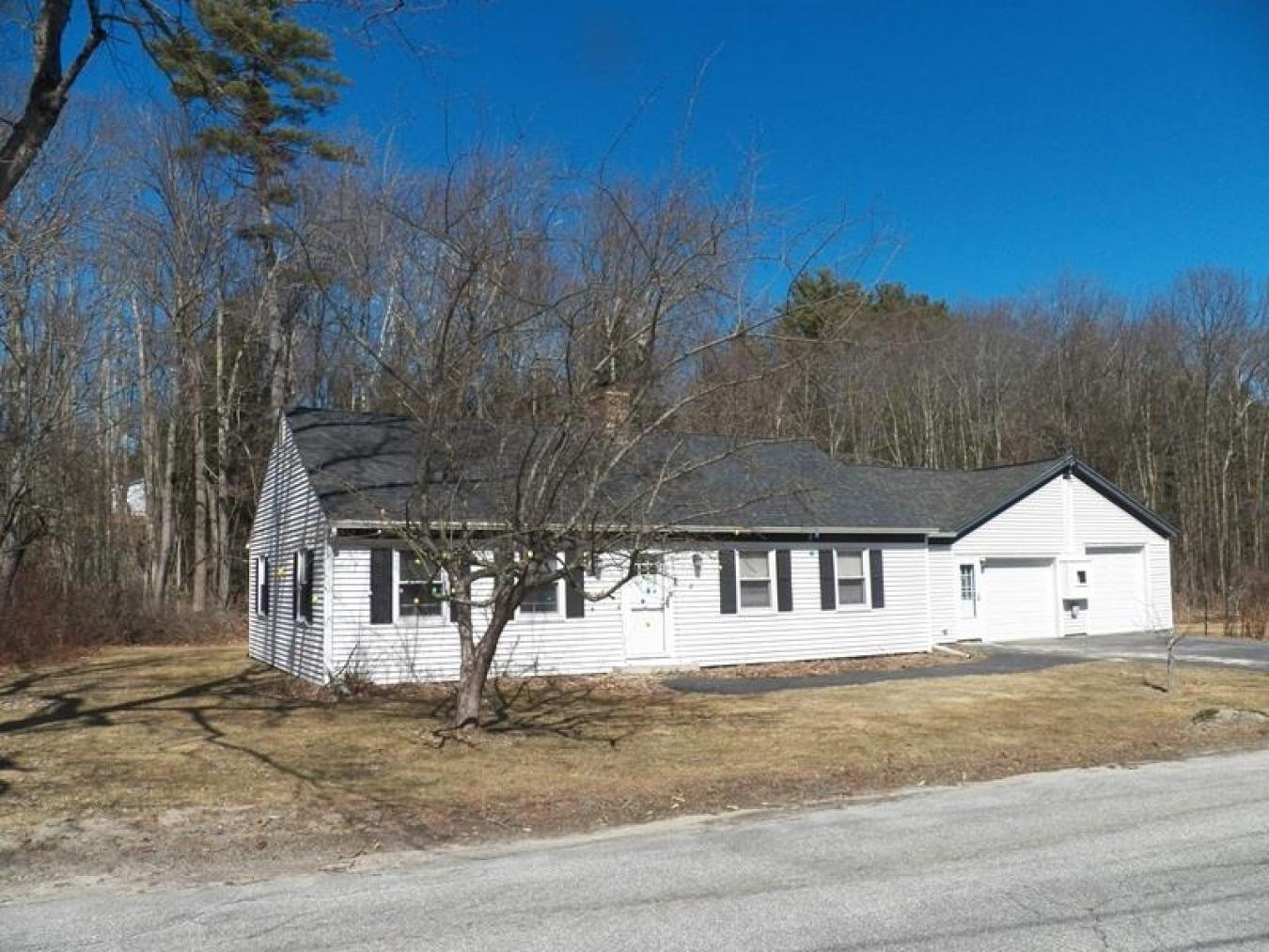 Beautiful ranch a stones throw from the Hillsborough School. Nice walk – image 2