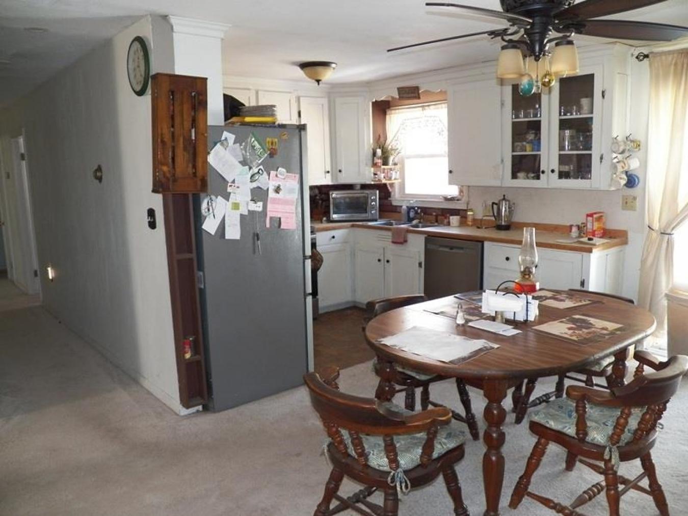Beautiful ranch a stones throw from the Hillsborough School. Nice walk – image 3