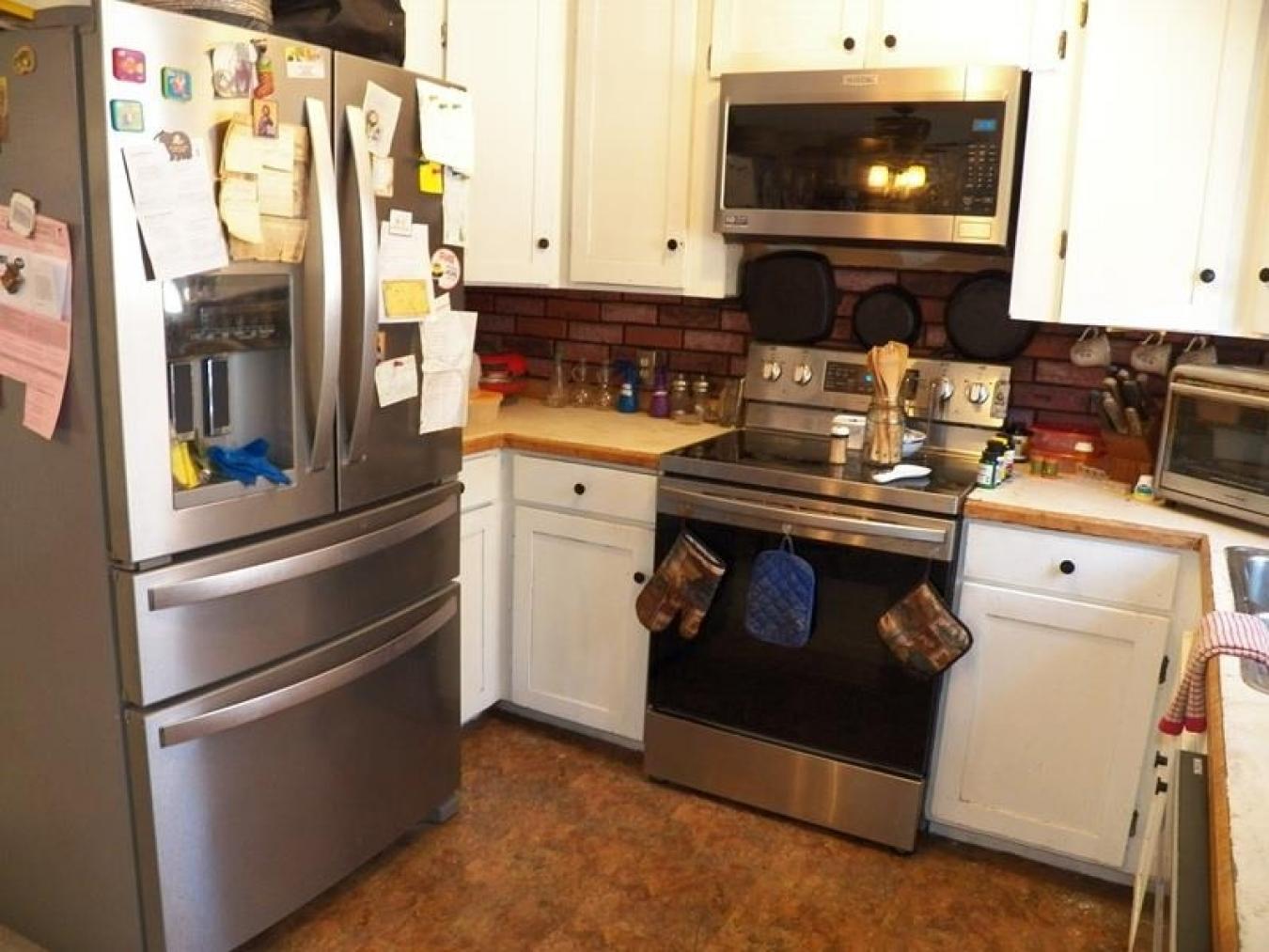 Beautiful ranch a stones throw from the Hillsborough School. Nice walk – image 5