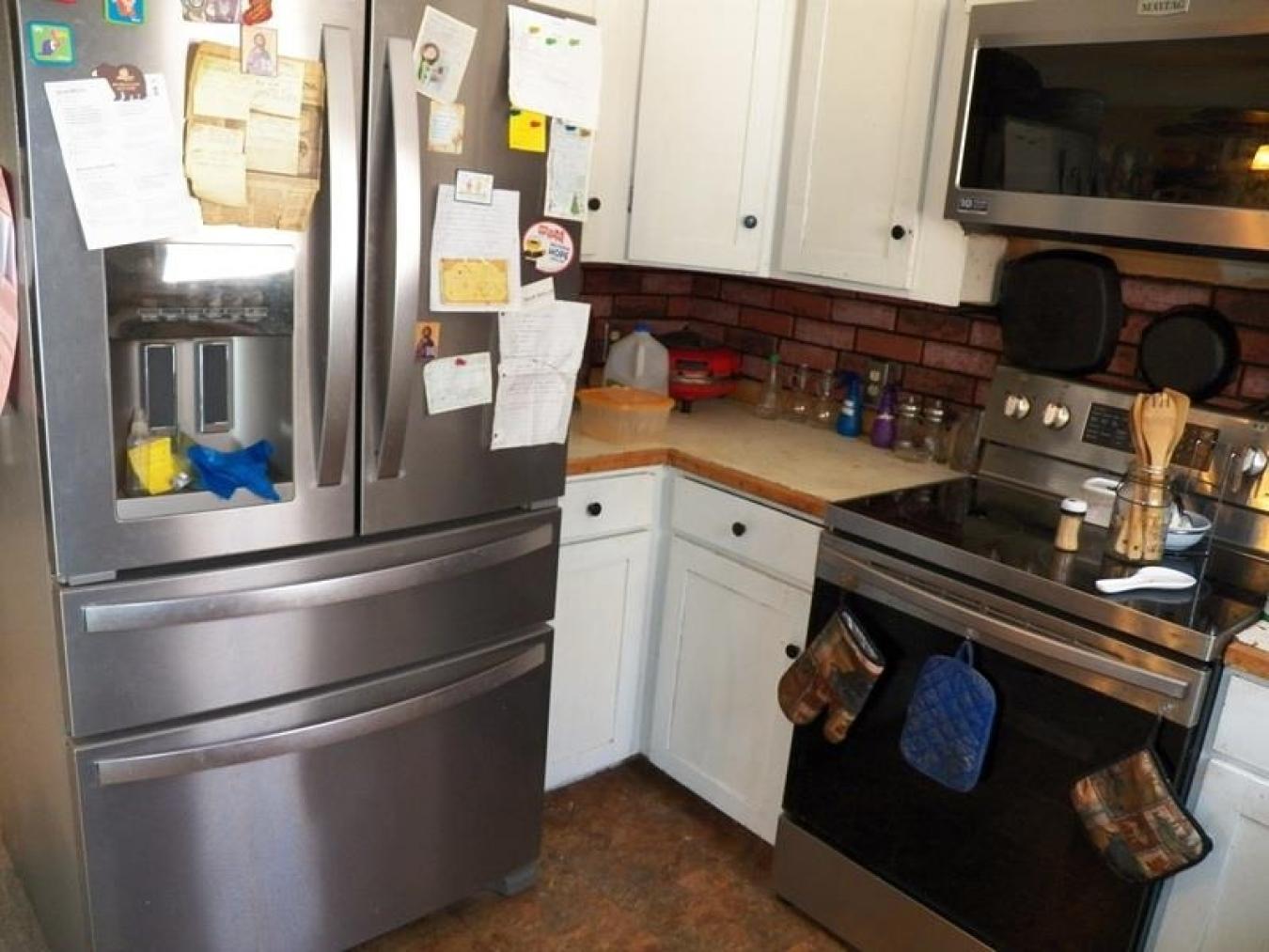 Beautiful ranch a stones throw from the Hillsborough School. Nice walk – image 7
