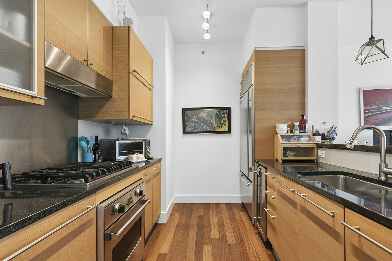 New York, New York, 10023, United States, 1 Bedroom Bedrooms, ,1 BathroomBathrooms,Residential,For Sale,2032833