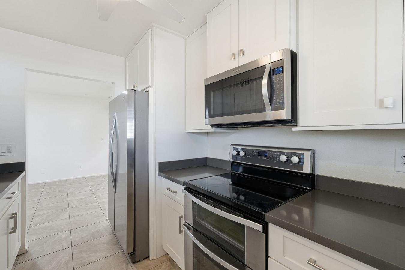 *SELLER OFFERING A $2000 CREDIT TO BUYER AT CLOSING* Rare end-unit, si – image 4