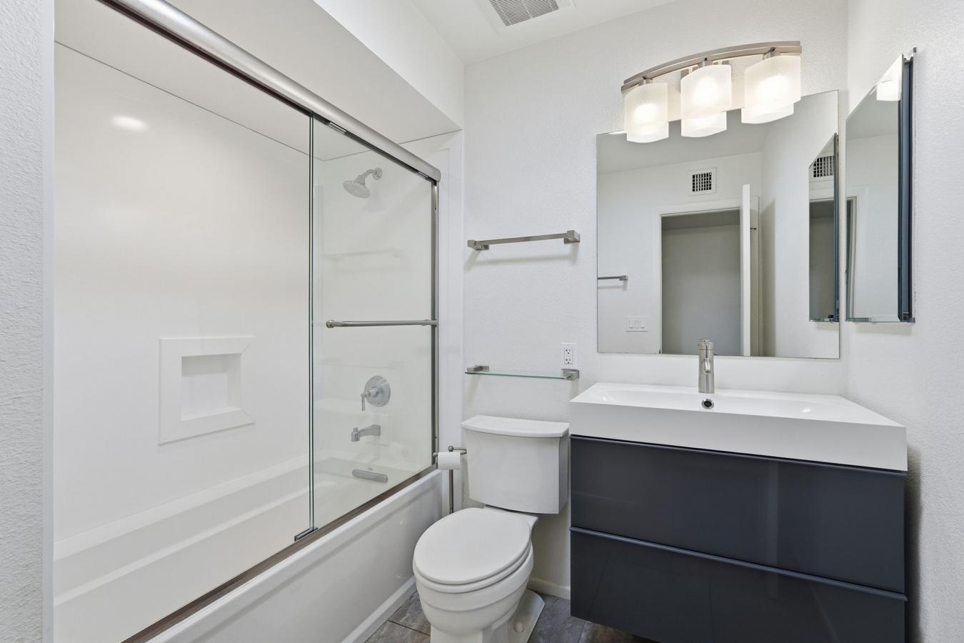 *SELLER OFFERING A $2000 CREDIT TO BUYER AT CLOSING* Rare end-unit, si – image 14