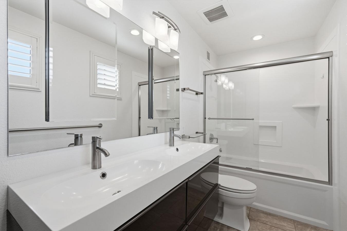 *SELLER OFFERING A $2000 CREDIT TO BUYER AT CLOSING* Rare end-unit, si – image 18