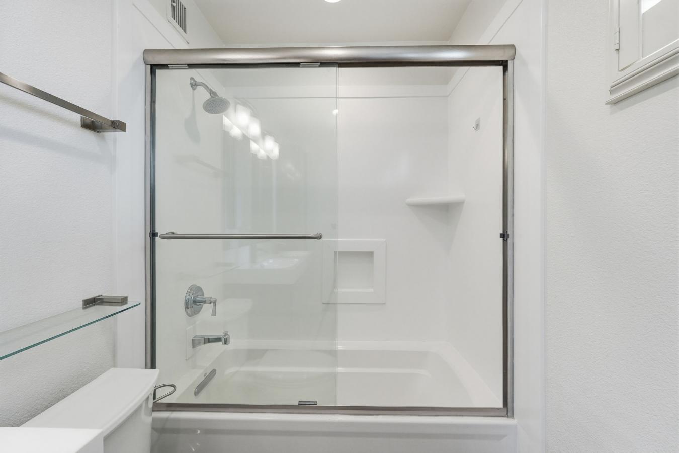 *SELLER OFFERING A $2000 CREDIT TO BUYER AT CLOSING* Rare end-unit, si – image 19