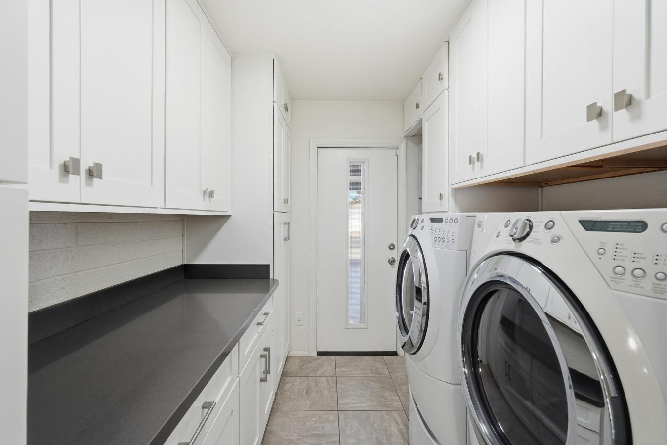 *SELLER OFFERING A $2000 CREDIT TO BUYER AT CLOSING* Rare end-unit, si – image 11