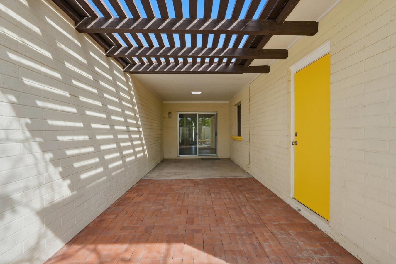 *SELLER OFFERING A $2000 CREDIT TO BUYER AT CLOSING* Rare end-unit, si – image 20