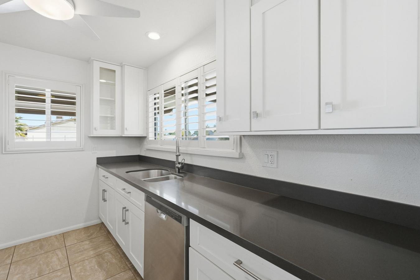 *SELLER OFFERING A $2000 CREDIT TO BUYER AT CLOSING* Rare end-unit, si – image 5
