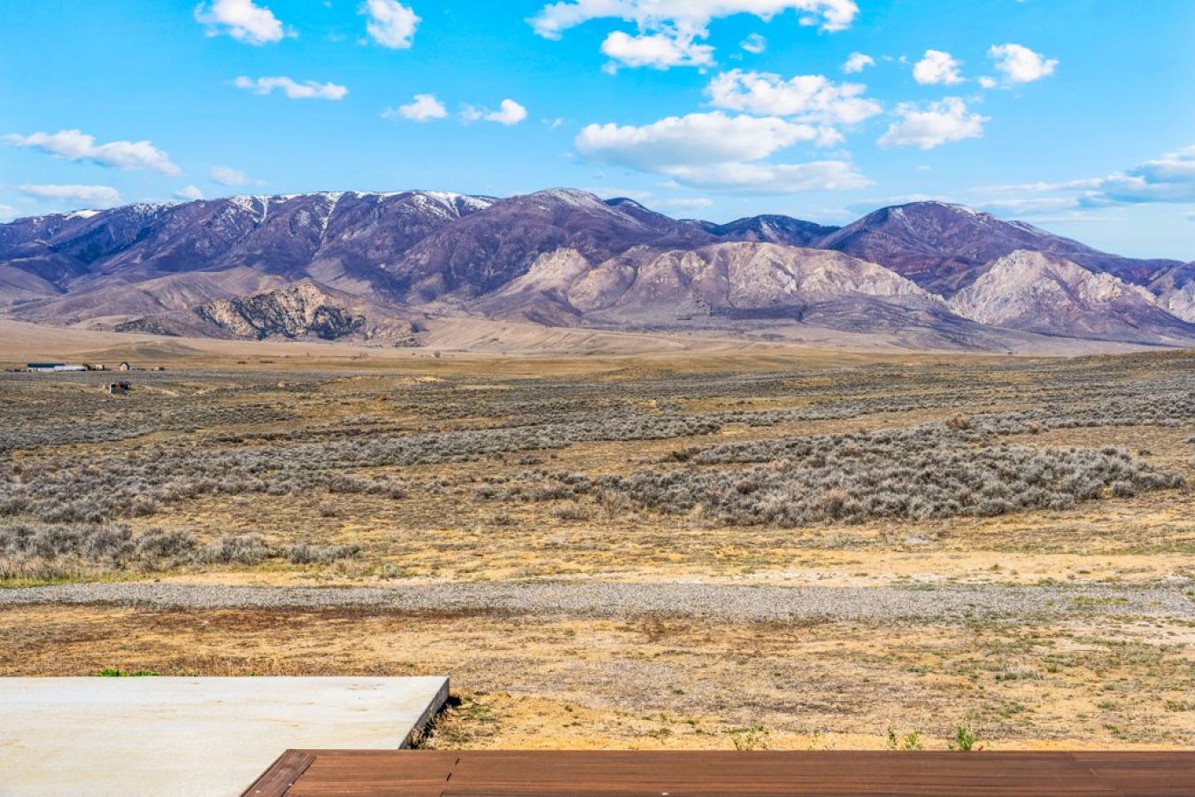 This 2BD/2BA cabin on 21.30 pristine acres along Meeteetse Trail is a – image 17