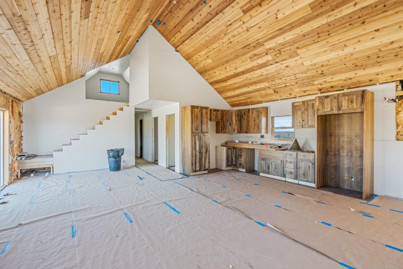 This 2BD/2BA cabin on 21.30 pristine acres along Meeteetse Trail is a – image 5