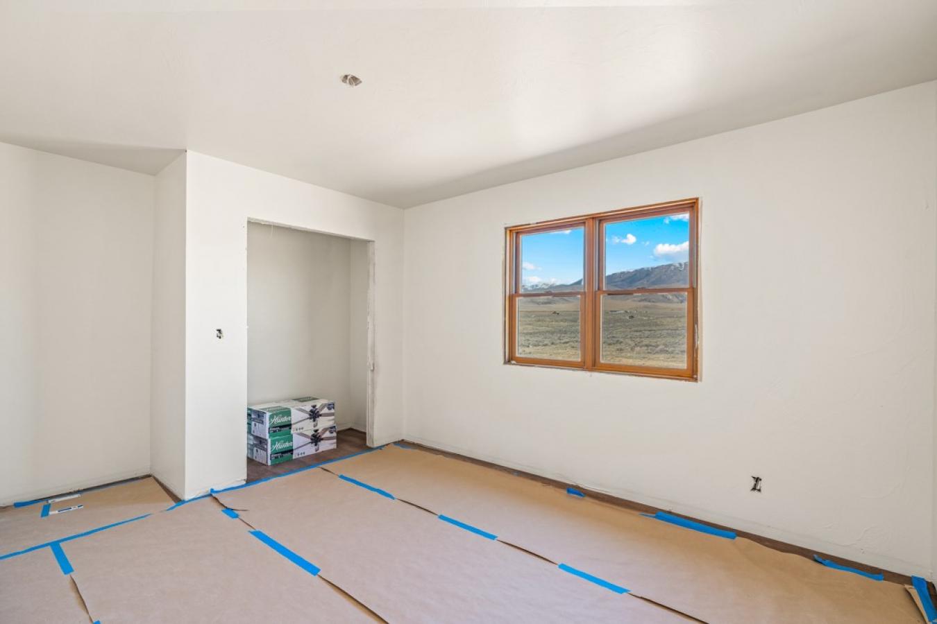 This 2BD/2BA cabin on 21.30 pristine acres along Meeteetse Trail is a – image 6