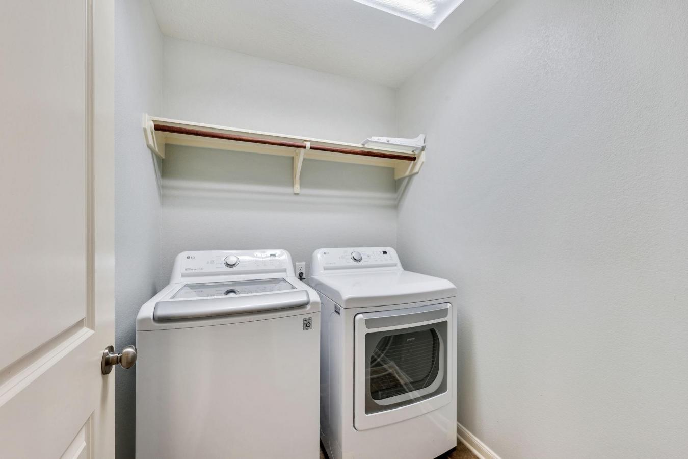 Super cute, move-in-ready 3-bedroom, 2-bath home in South College Stat – image 10