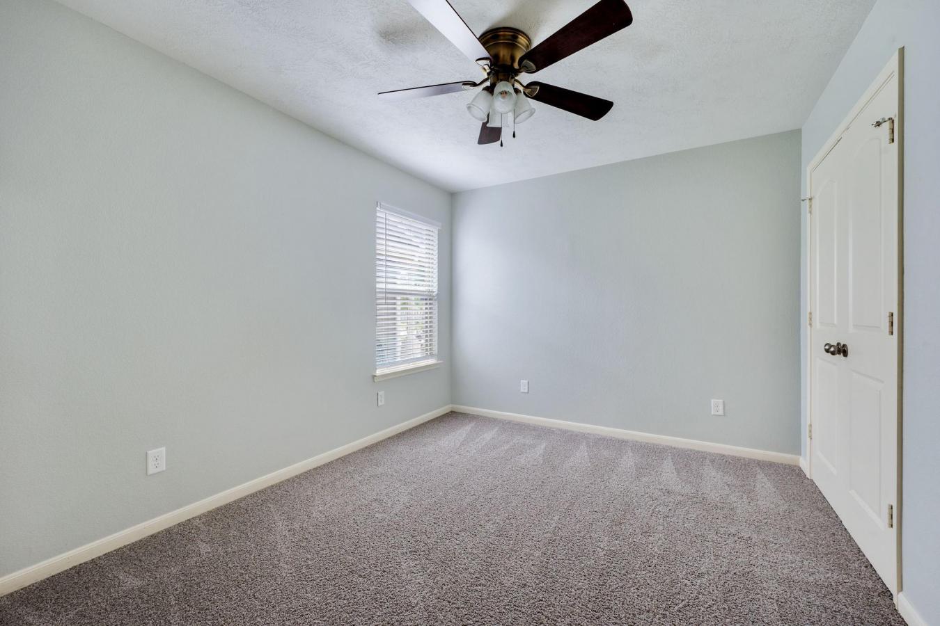 Super cute, move-in-ready 3-bedroom, 2-bath home in South College Stat – image 11
