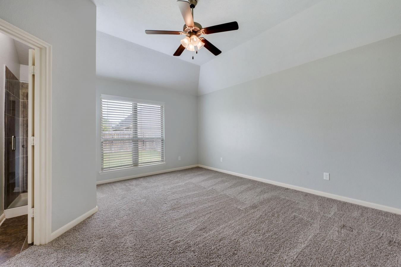 Super cute, move-in-ready 3-bedroom, 2-bath home in South College Stat – image 14