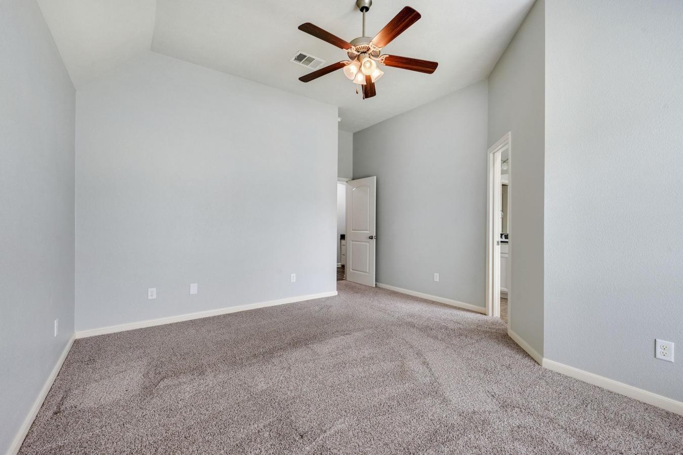 Super cute, move-in-ready 3-bedroom, 2-bath home in South College Stat – image 15