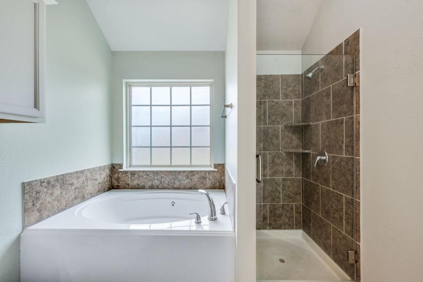Super cute, move-in-ready 3-bedroom, 2-bath home in South College Stat – image 16