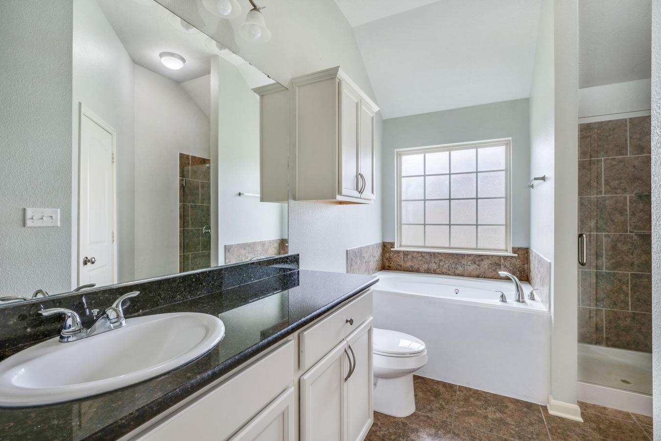 Super cute, move-in-ready 3-bedroom, 2-bath home in South College Stat – image 17