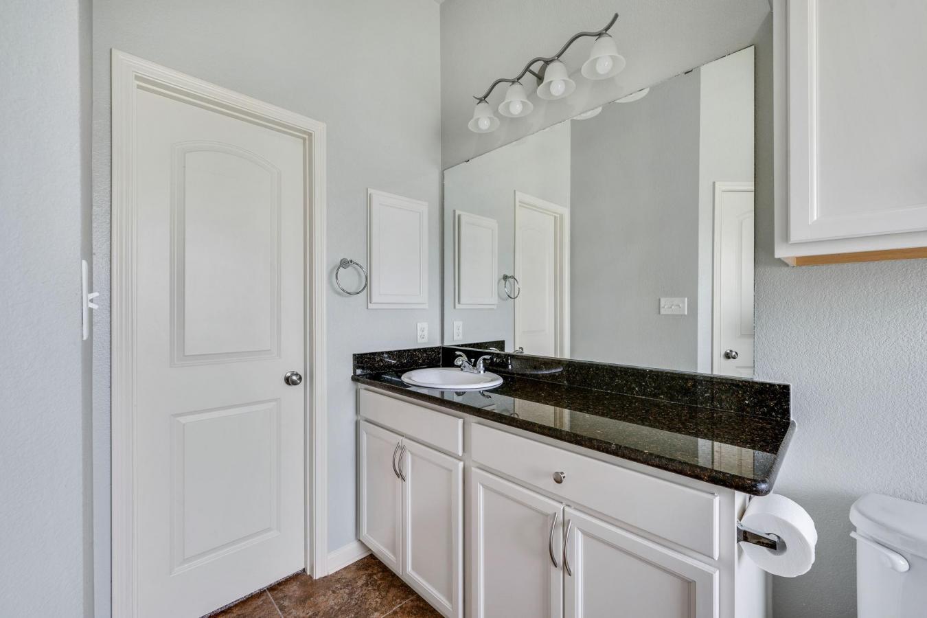 Super cute, move-in-ready 3-bedroom, 2-bath home in South College Stat – image 18