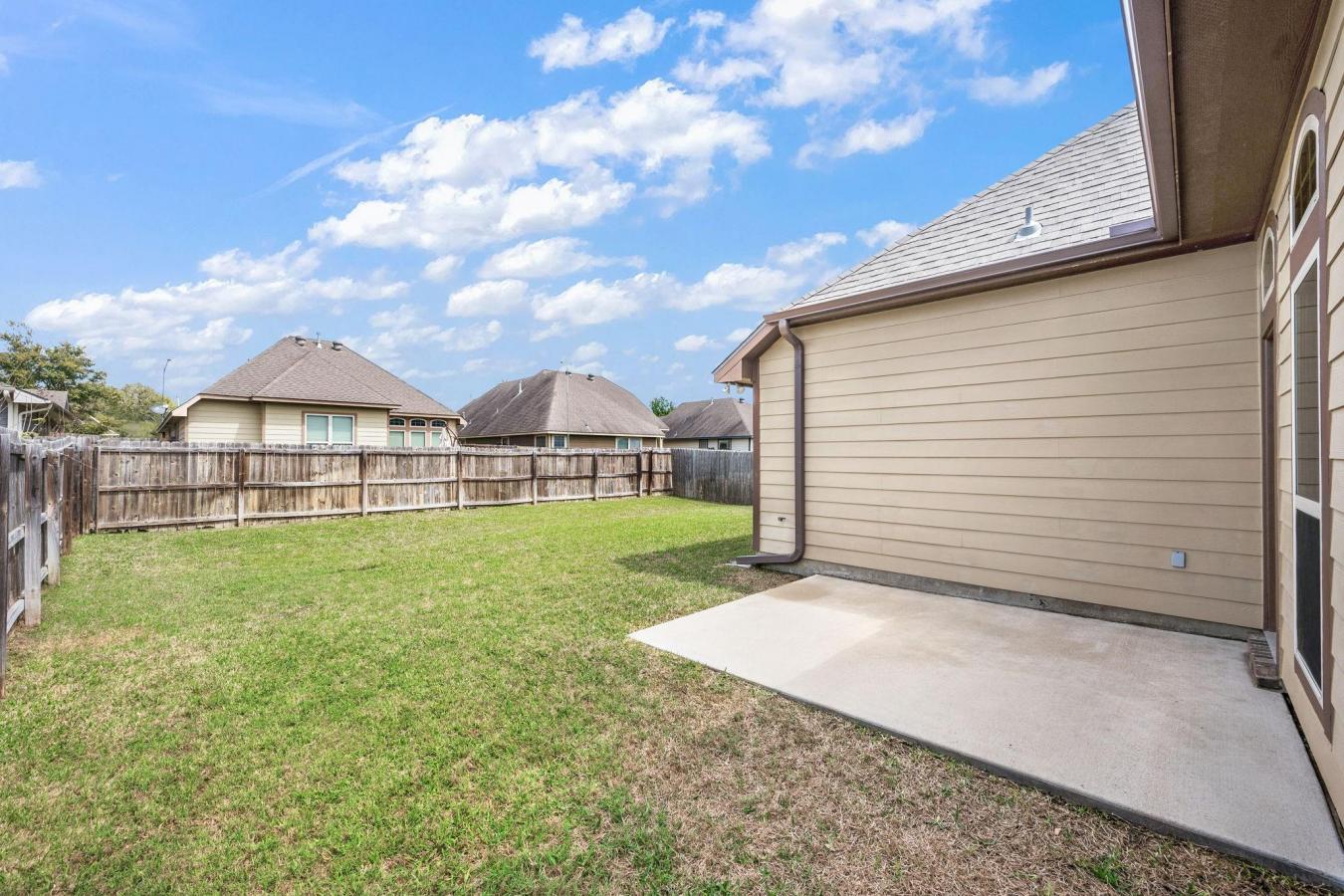 Super cute, move-in-ready 3-bedroom, 2-bath home in South College Stat – image 19