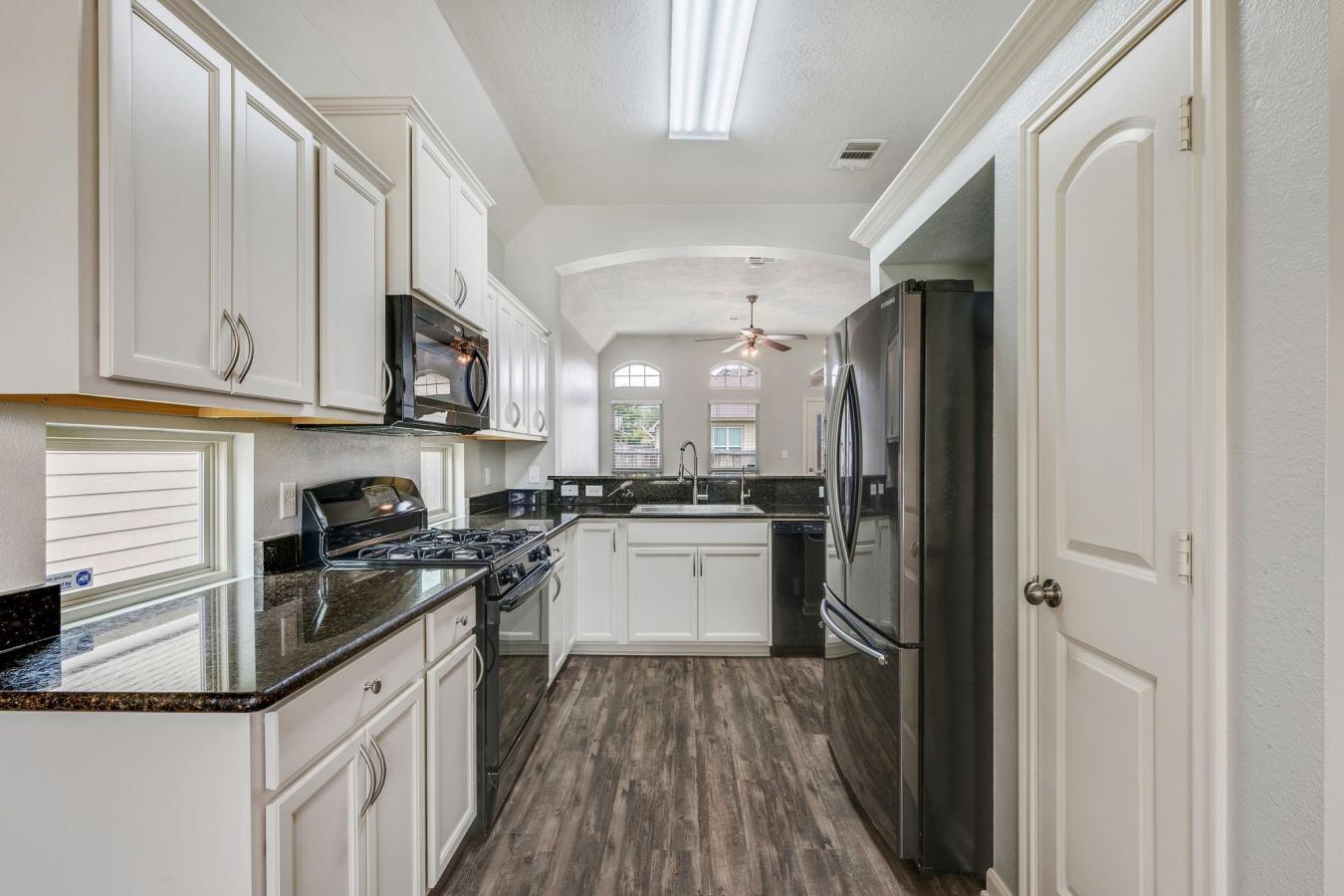 Super cute, move-in-ready 3-bedroom, 2-bath home in South College Stat – image 2