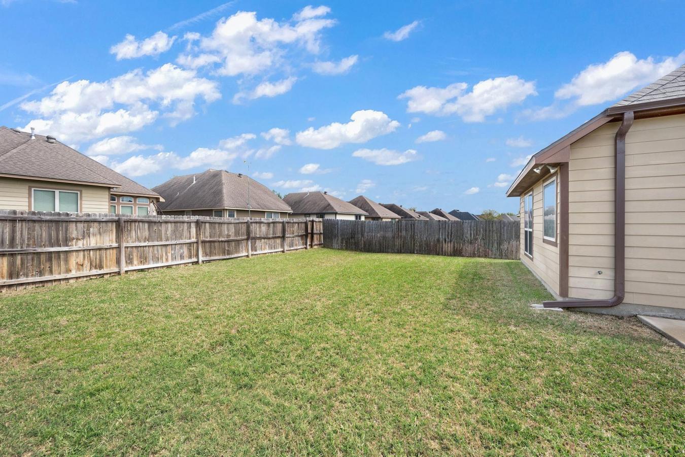 Super cute, move-in-ready 3-bedroom, 2-bath home in South College Stat – image 20