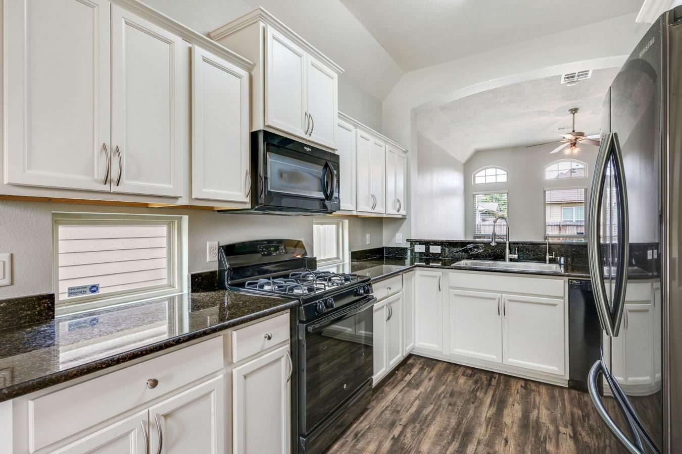 Super cute, move-in-ready 3-bedroom, 2-bath home in South College Stat – image 4