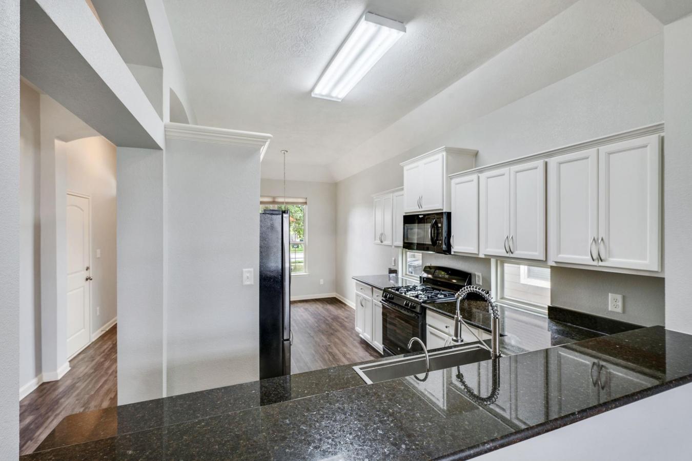 Super cute, move-in-ready 3-bedroom, 2-bath home in South College Stat – image 5