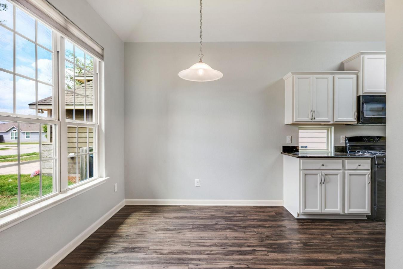 Super cute, move-in-ready 3-bedroom, 2-bath home in South College Stat – image 6