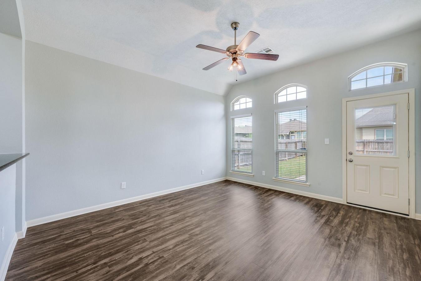 Super cute, move-in-ready 3-bedroom, 2-bath home in South College Stat – image 7