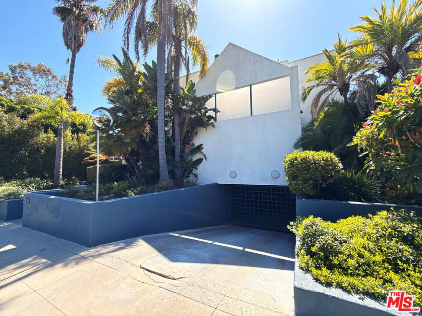 Sunset Park Architectural Townhome for Lease ... 2 Bed , 2.5 Bath... L – image 1