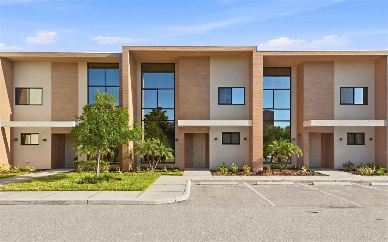 Welcome to an exceptional opportunity in the highly sought-after Magic – image 1