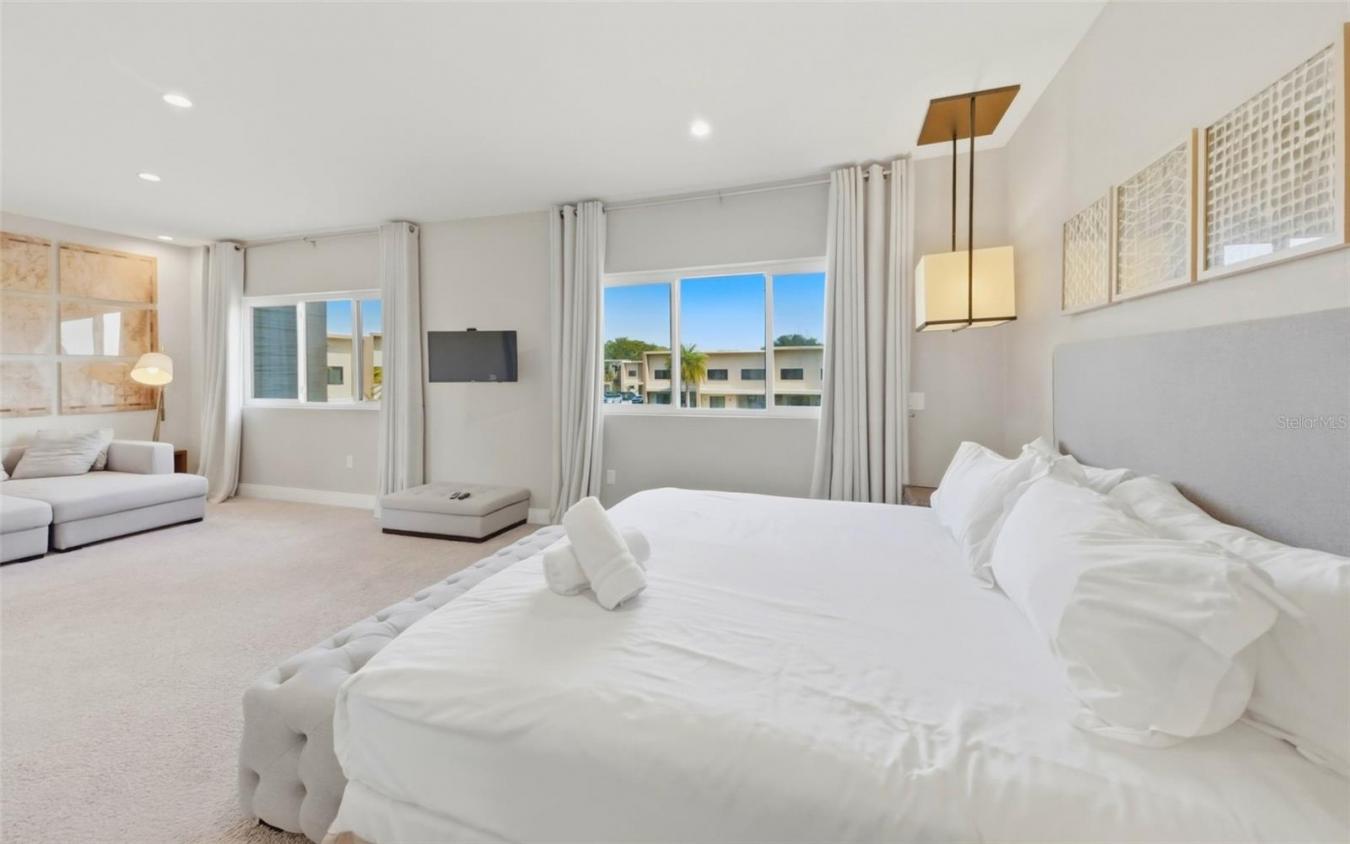 Welcome to an exceptional opportunity in the highly sought-after Magic – image 16
