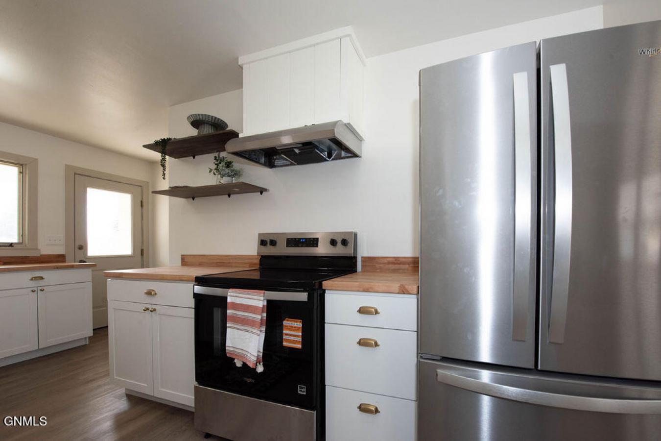 Fresh, Refined, and Ready to Welcome You Home! Thoughtfully updated an – image 18