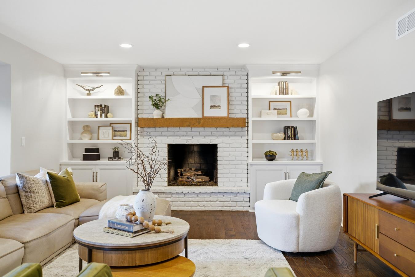 Hinsdale, Cook, 60521, United States, 6 Bedrooms Bedrooms, ,5 BathroomsBathrooms,Residential,For Sale,2038916