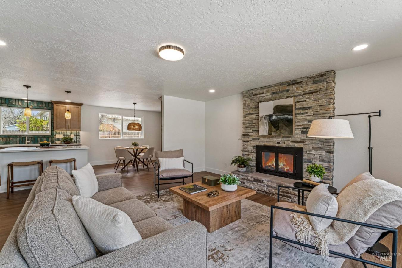 Discover the perfect blend of style and comfort in this beautifully re – image 10