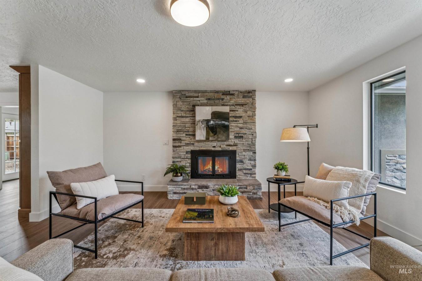 Discover the perfect blend of style and comfort in this beautifully re – image 9