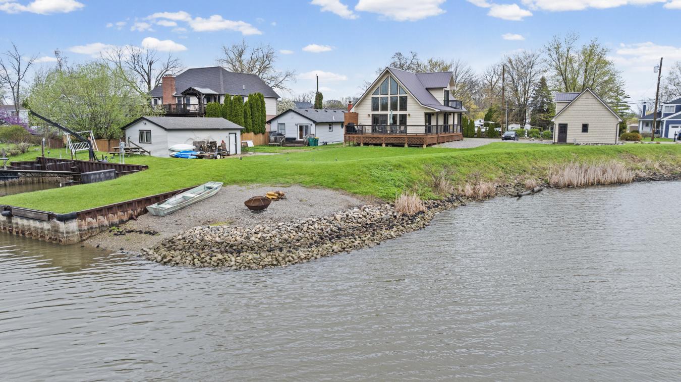 Welcome refined waterfront living meets effortless serenity. This neve – image 7