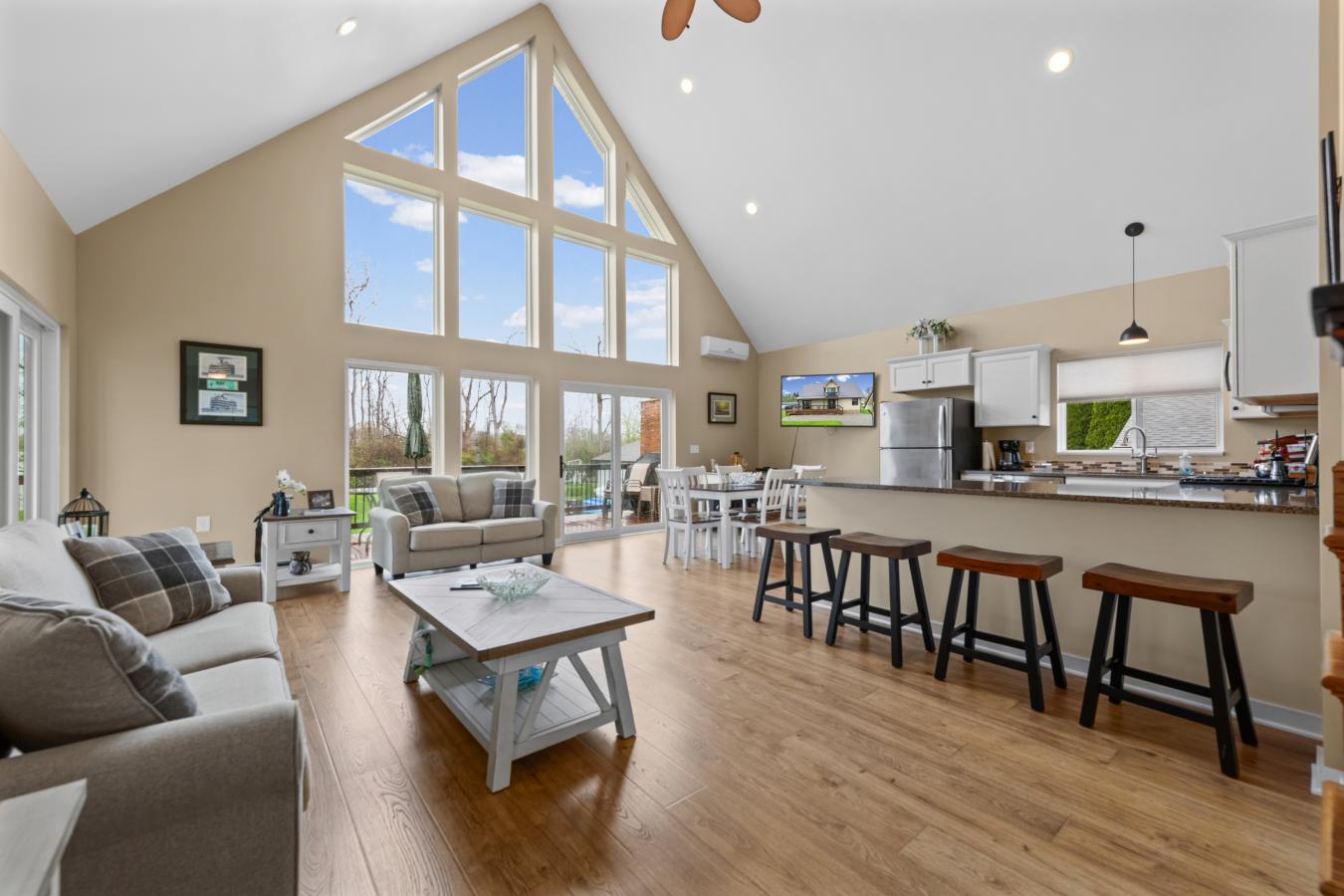 Welcome refined waterfront living meets effortless serenity. This neve – image 3
