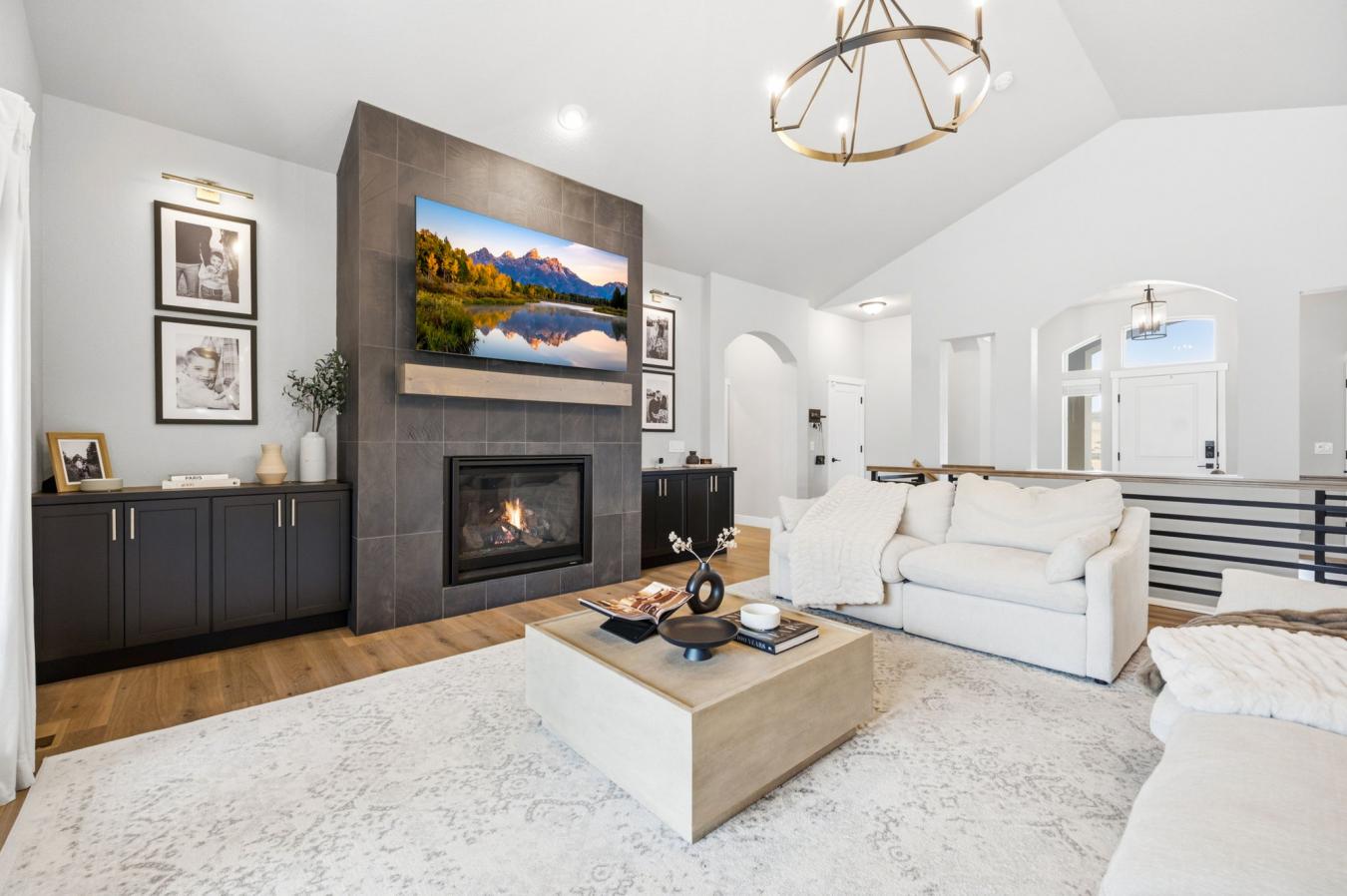 Colorado Springs, El Paso, 80921, United States, 5 Bedrooms Bedrooms, ,4 BathroomsBathrooms,Residential,For Sale,2040972