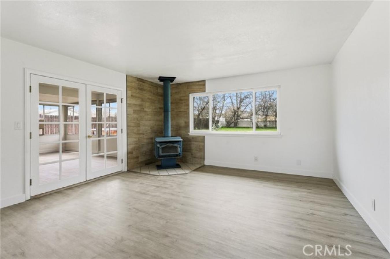Move-in-ready single-story home on nearly acre with 3 bedrooms, 3 bat – image 11