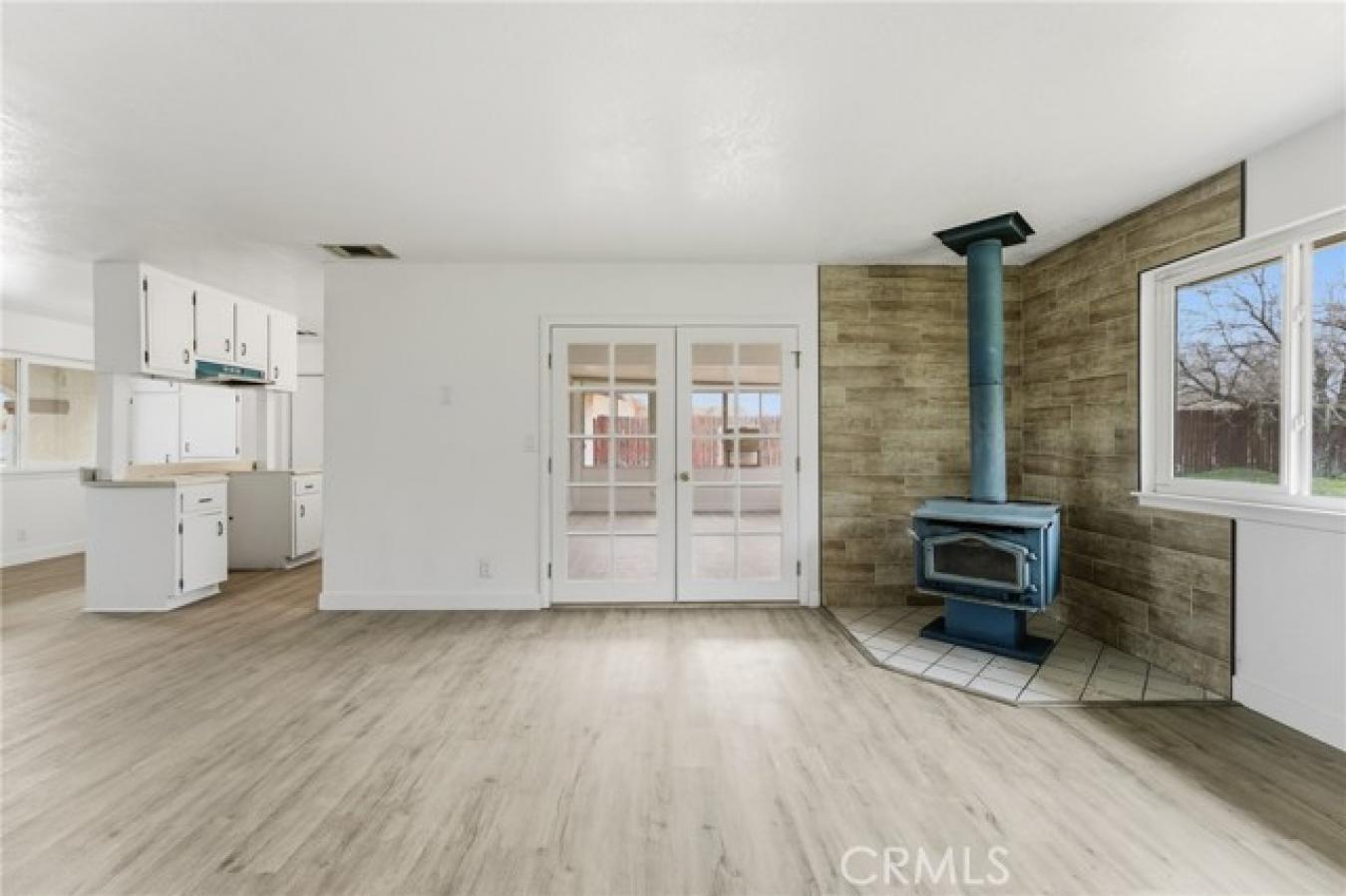 Move-in-ready single-story home on nearly acre with 3 bedrooms, 3 bat – image 12