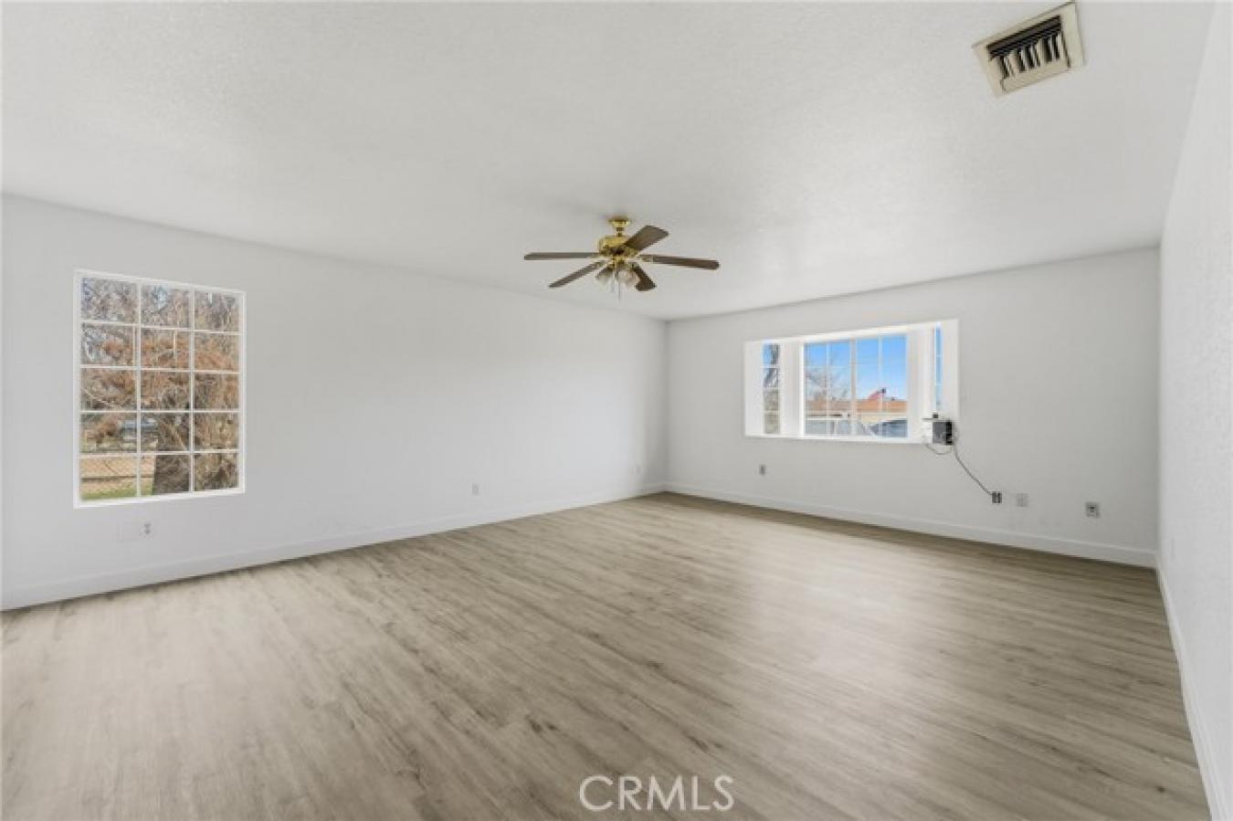 Move-in-ready single-story home on nearly acre with 3 bedrooms, 3 bat – image 19