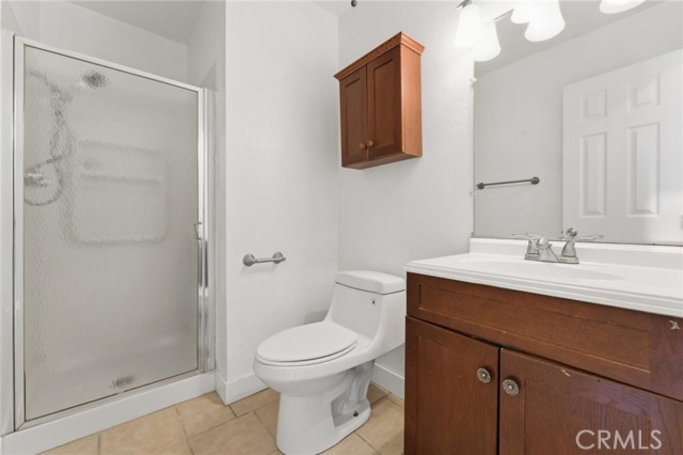 Move-in-ready single-story home on nearly acre with 3 bedrooms, 3 bat – image 8
